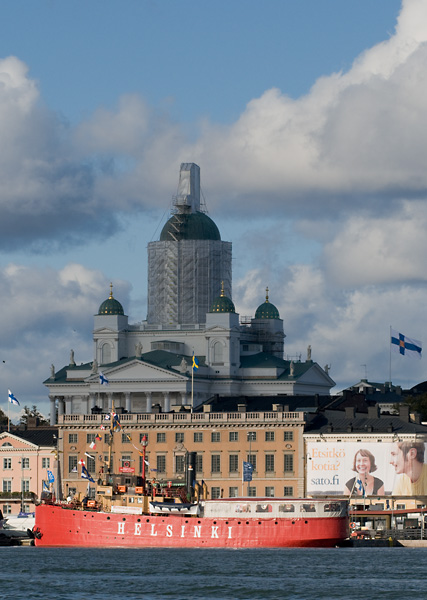 Tuomiokirkko hupussa.jpg - Mielenkiintoinen yksityiskohta keskellä kuvaa...